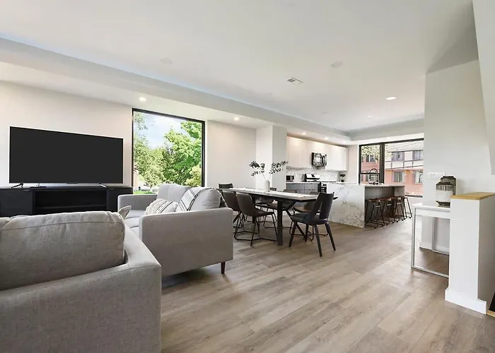 Skyline Haven- 5br-3 5ba With 2 Parking Spots And Rooftop * Pittsburgh