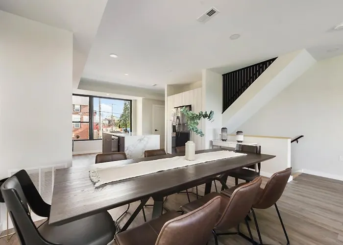 Skyline Haven- 5br-3 5ba With 2 Parking Spots And Rooftop Pittsburgh