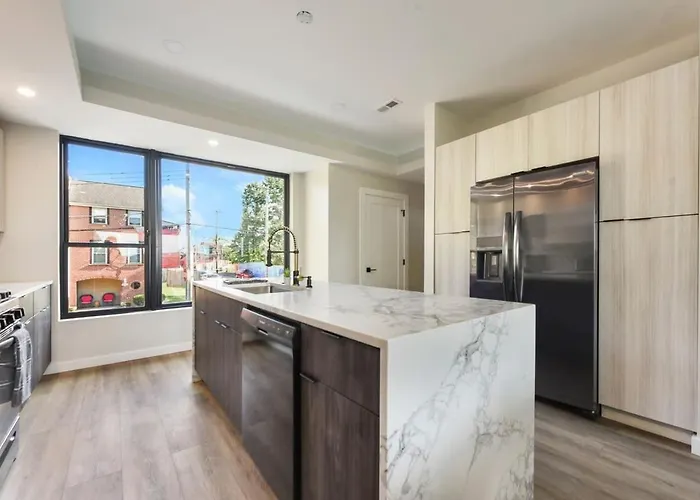 Skyline Haven- 5br-3 5ba With 2 Parking Spots And Rooftop Holiday home Pittsburgh