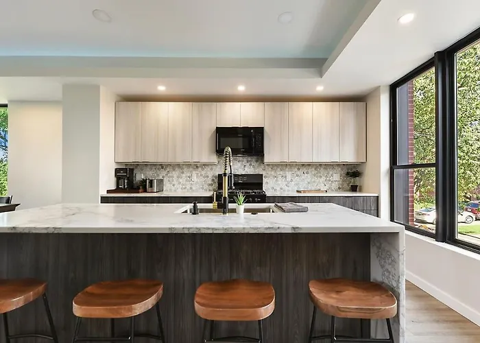 Skyline Haven- 5br-3 5ba With 2 Parking Spots And Rooftop Pittsburgh