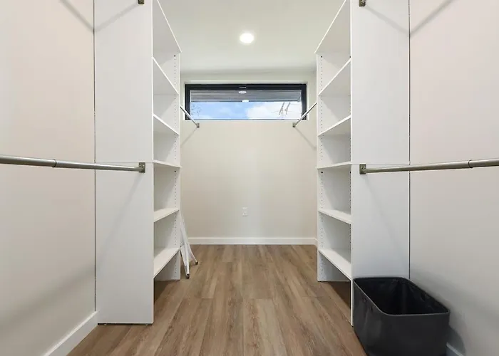 Skyline Haven- 5br-3 5ba With 2 Parking Spots And Rooftop Holiday home Pittsburgh