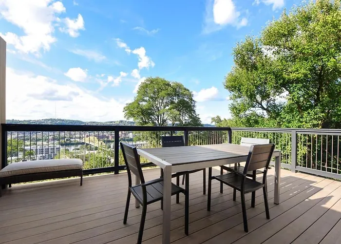 Skyline Haven- 5br-3 5ba With 2 Parking Spots And Rooftop * Pittsburgh