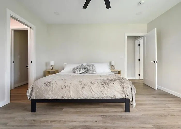 Skyline Haven- 5br-3 5ba With 2 Parking Spots And Rooftop Holiday home Pittsburgh