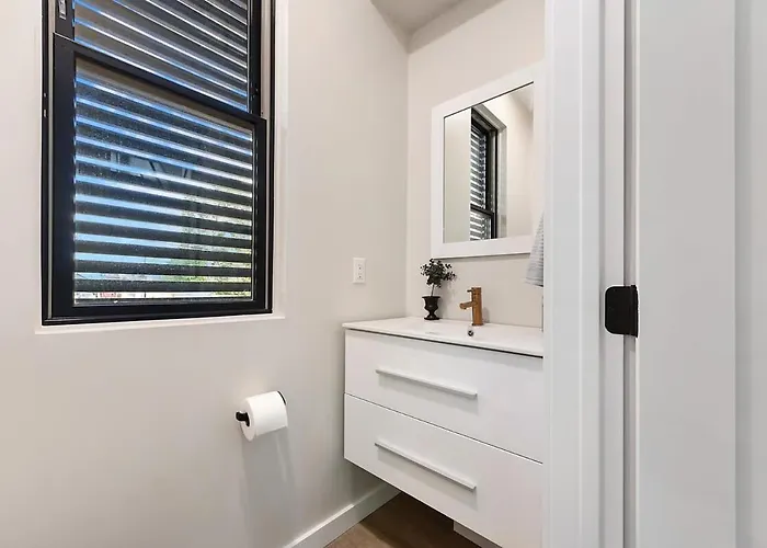 Skyline Haven- 5br-3 5ba With 2 Parking Spots And Rooftop Pittsburgh
