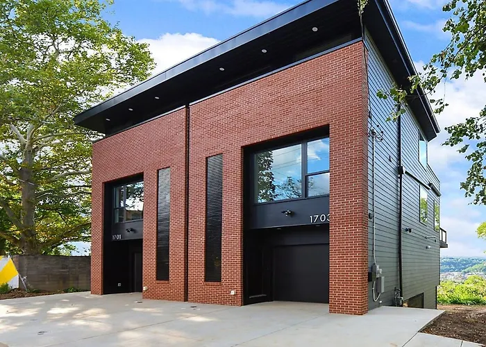 Skyline Haven- 5br-3 5ba With 2 Parking Spots And Rooftop Pittsburgh